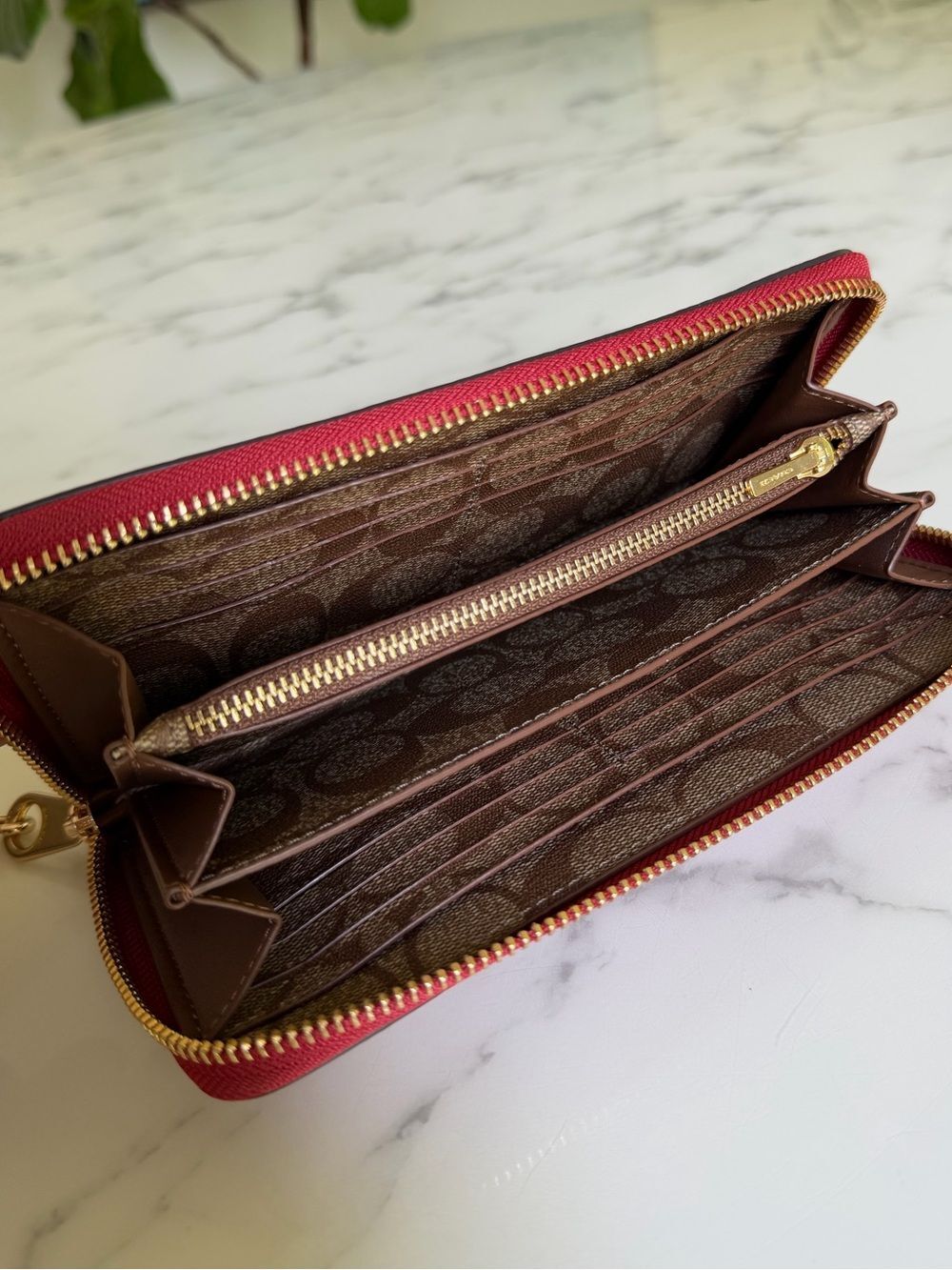 NWT Disney X Coach Long Zip Around Wallet w/Who Is The Fairest One Of All Motif - Picture 8 of 14